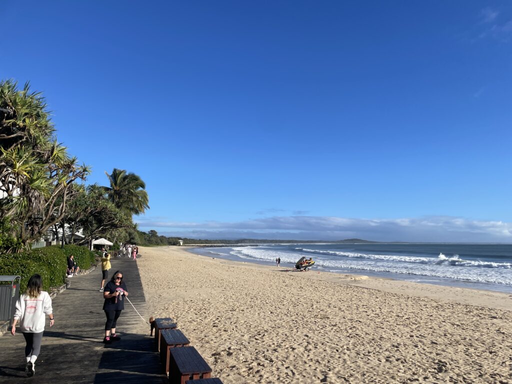 白い海辺のNoosa
